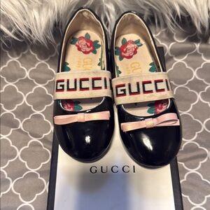 Gucci Kids Black Dress Shoes with Pink Bow